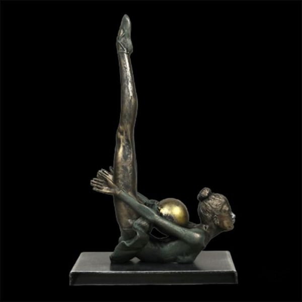 Statue moderne de femme athlétique en gymnastique