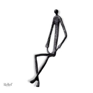 Statue homme assis en métal
