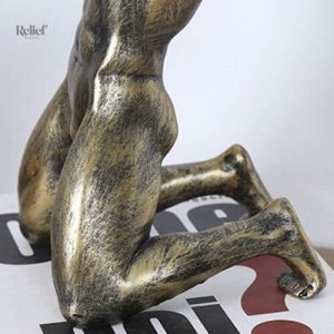 Statue d'athlète en finition artistique élégante
