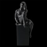 Détails raffinés d'une statue homme au style contemporain