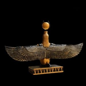 Reproduction d'Isis, statue antique inspirée de l'Égypte