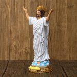 Sculpture design moderne représentant Jésus