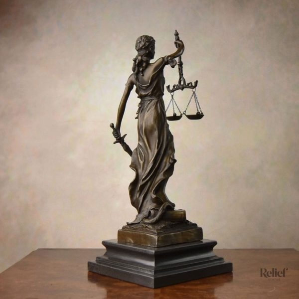 Statue de Thémis, iconique symbole de la justice