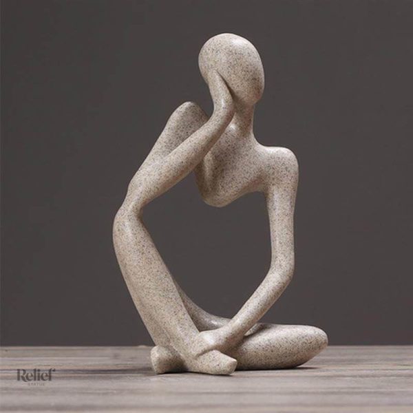 Homme pensif en pose de réflexion, statue décorative