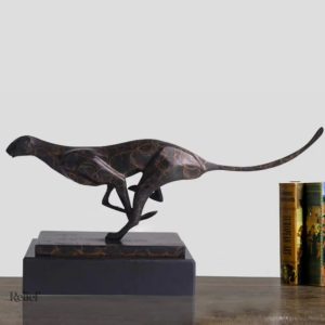 Sculpture en bronze représentant un léopard de 36 cm