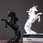Artisanat origami : silhouette stylisée d'une licorne
