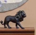 Statue lion origami noir 27 cm, design moderne et élégant