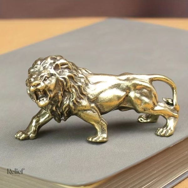 statue-lion-en-metal-4-cm-1 Statue lion en métal 4 cm, design élégant et contemporain