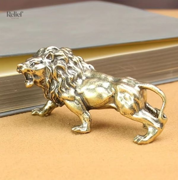 Lion en métal 4 cm, décoration minimaliste pour intérieur