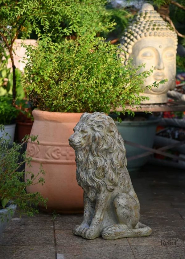 Statue lion stylisée pour embellir votre espace extérieur