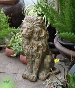 Lion en position fière, décoration extérieure unique