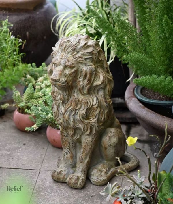 Lion en position fière, décoration extérieure unique