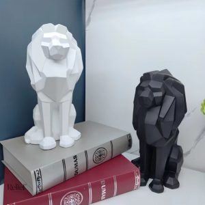 Sculpture origami de lion en blanc, 26 cm d'élégance