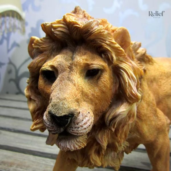 Statue lion majestueux 24 cm pour décoration intérieure