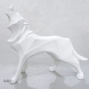 Loup en origami stylisé pour intérieur contemporain