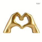 Statue Main Coeur 8 cm en design moderne