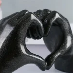 Statue décorative main et cœur, 8 cm