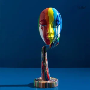 Art actuel - Statue de masque en matériaux contemporains