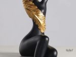 Figure féminine en résine, design noir contemporain