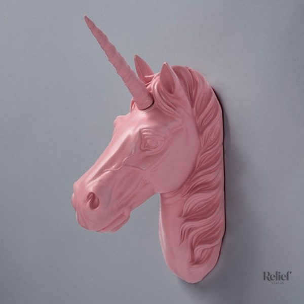 Sculpture contemporaine représentant une licorne élégante