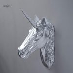 Sculpture murale stylisée de licorne, touche contemporaine
