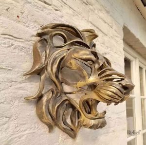 Statue lion dorée 30 cm pour un décor élégant