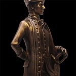 Homme en bronze, statue inspirée de Napoléon