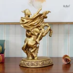 Figurine Napoléon dorée, 33 cm de hauteur