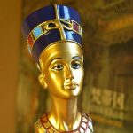 Néfertiti buste, sophistication égyptienne artisanale