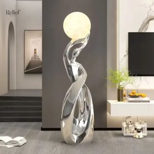 Statue abstraite nordique en chrome, design contemporain 82 cm