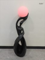 Design scandinave élégant, sculpture moderne en noir