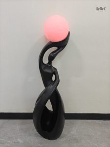 Design scandinave élégant, sculpture moderne en noir