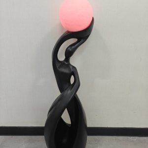 Design scandinave élégant, sculpture moderne en noir
