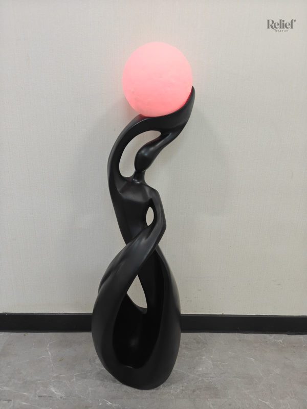 Design scandinave élégant, sculpture moderne en noir