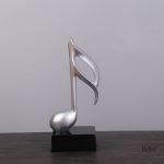Sculpture design symbolisant l'harmonie musicale