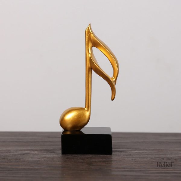 Statue moderne alliant art et passion musicale
