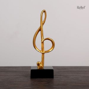 Élégante statue contemporaine sur le thème musical