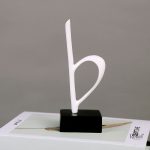 Design sculptural moderne avec une note musicale