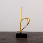 Sculpture innovante évoquant la mélodie et le rythme