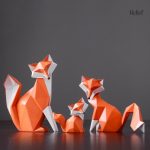 Décoration origami en forme de renard blanc, style minimaliste