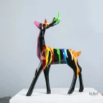 Statue stylisée en daim, thème animalier élégante
