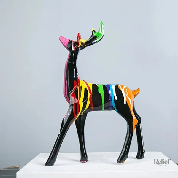 Statue stylisée en daim, thème animalier élégante