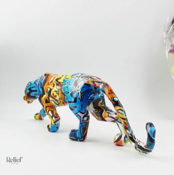 Objet décoratif panthère en résine au design moderne