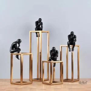 Statue inspirée de la réflexion masculine, décor intérieur