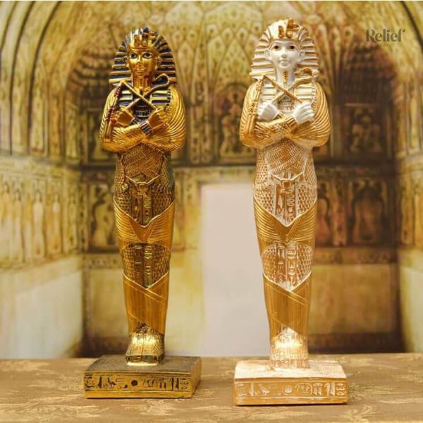 Figurine en résine représentant un pharaon
