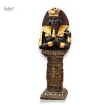 Statue de Pharaon égyptien en Némès