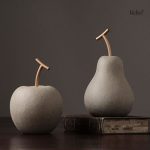 Poire sculptée en forme stylisée, objet déco unique