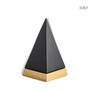 Statue pyramide égyptienne en décoration artisanale
