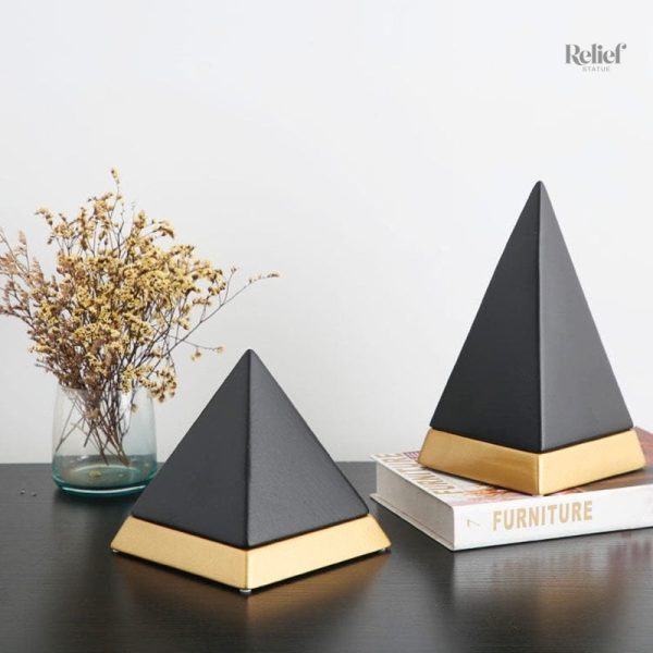 Artisanat égyptien : statue pyramide en finition classique
