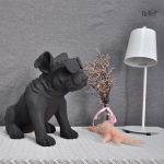 Bouledogue avec lunettes en décoration canine